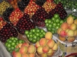 گرمای تابستان قیمت میوه را بالا برد / انگور یاقوتی کیلویی ۱۳۰۰۰تومان